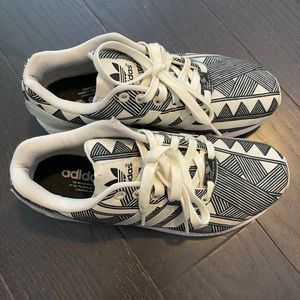 Adidas running shoe US 7.5